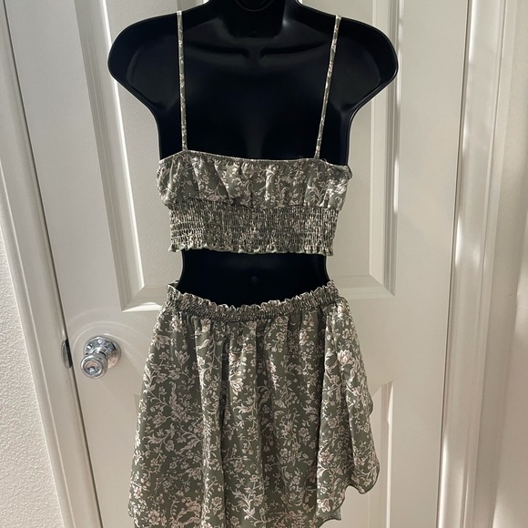 Lily Stem Two Piece Set - Picture 2 of 2